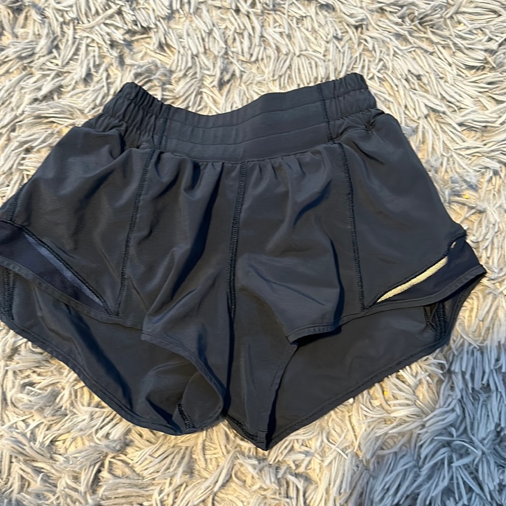 Lululemon hottie hot low rise 2.5 size 2